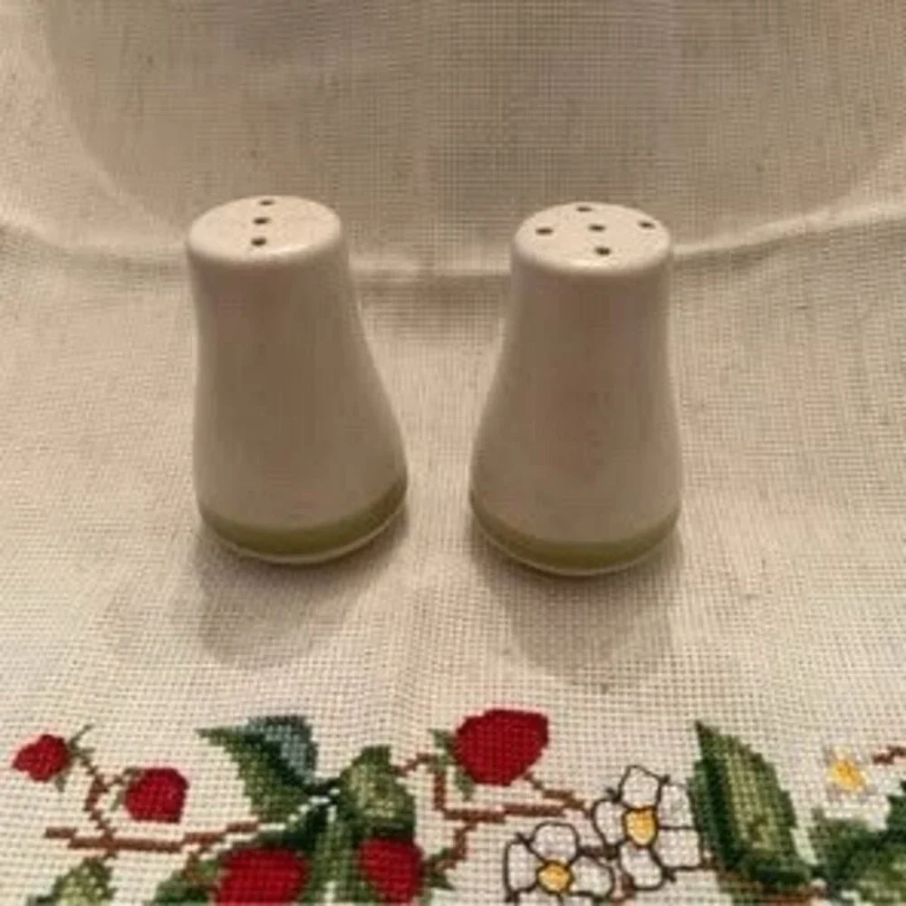 Vintage Stonybrook Salt & Pepper Shakers Set White Speckled Green Band